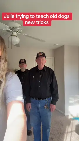 With Scarlett‘s help chasing JoJo #hanelinetwins @Julie Haneline @Scarlett and Tiania #viralvideo #trending #twinsoftictok #veteransoftictok 