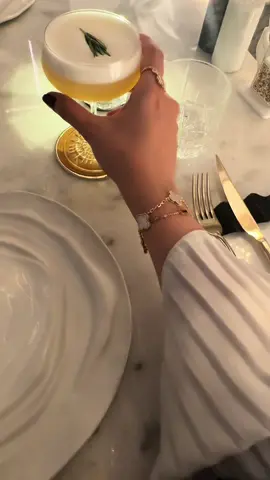 المطعم هذا تبع أميرة ، فهو الي اروح له وانا اضمن انه هااادي وفاضي  الاسعار مرتفعة هنا ، والبورشنز كميتها قليلة   ✅ بس للامانة لذيييذ #مطعم #so_fleur  #حطين #حطين_الرياض #الملقا  #مطاعم_الرياض 