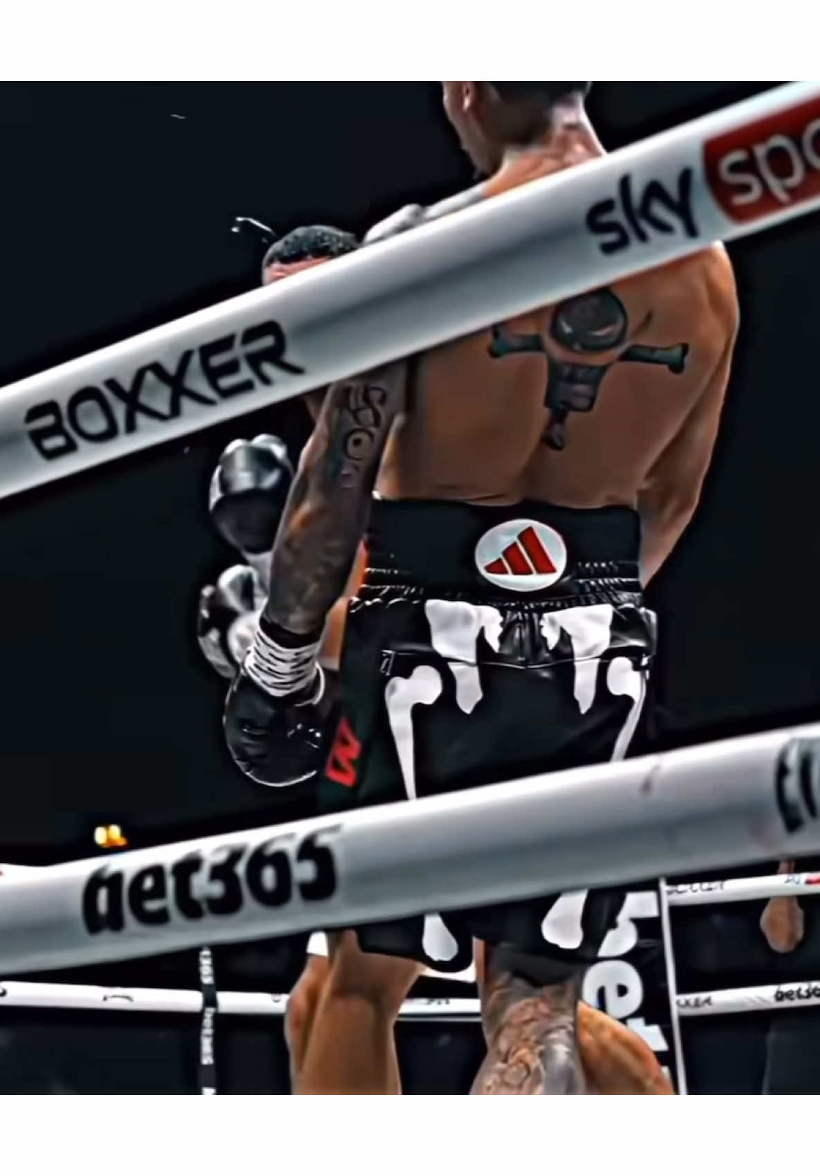 weave! #mma #foryoupage #martialarts #fyp #fights #trending #combat #UFC #mixedmartialarts #dub #win #foryou #kick #viral #ko #ufc_mma_sport #fighter #punch 