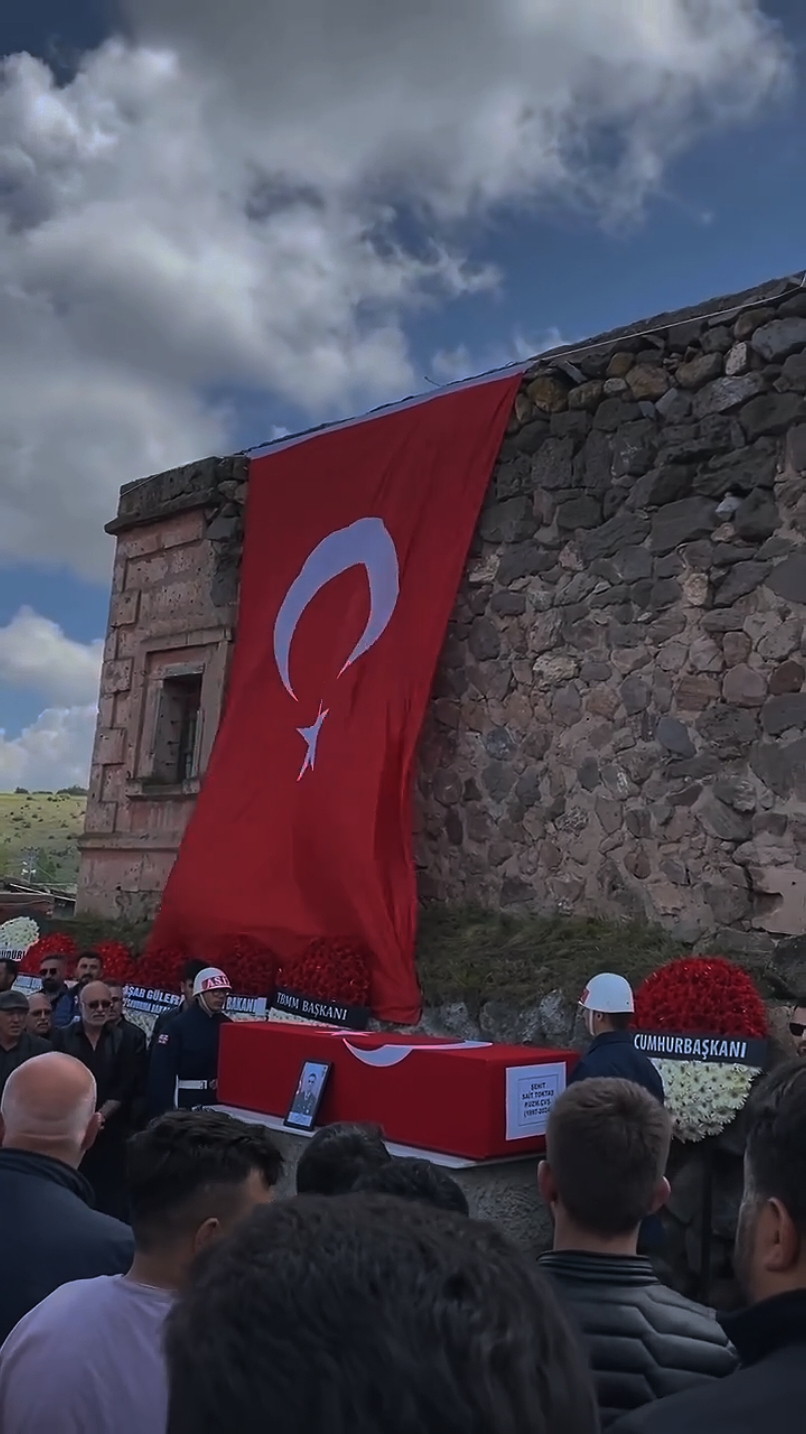 Vatan uğruna.. #vatan #bayrak #şehit #vatansağolsun #kesfetteyiz #kesfet 