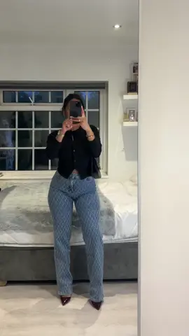 Jeans but make them sparkly ✨ #jeans #OOTD 