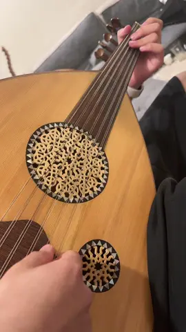 ابداع الفنان مشاري - بس وش تتوقعون الاغنية؟ #عود #الفنان_مشاري #الرياض #oud @Mshari @W | و 