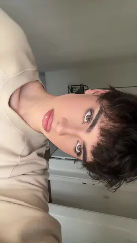 did my makeup to look lile kris cuz yall all say i look like her 🧍🏻