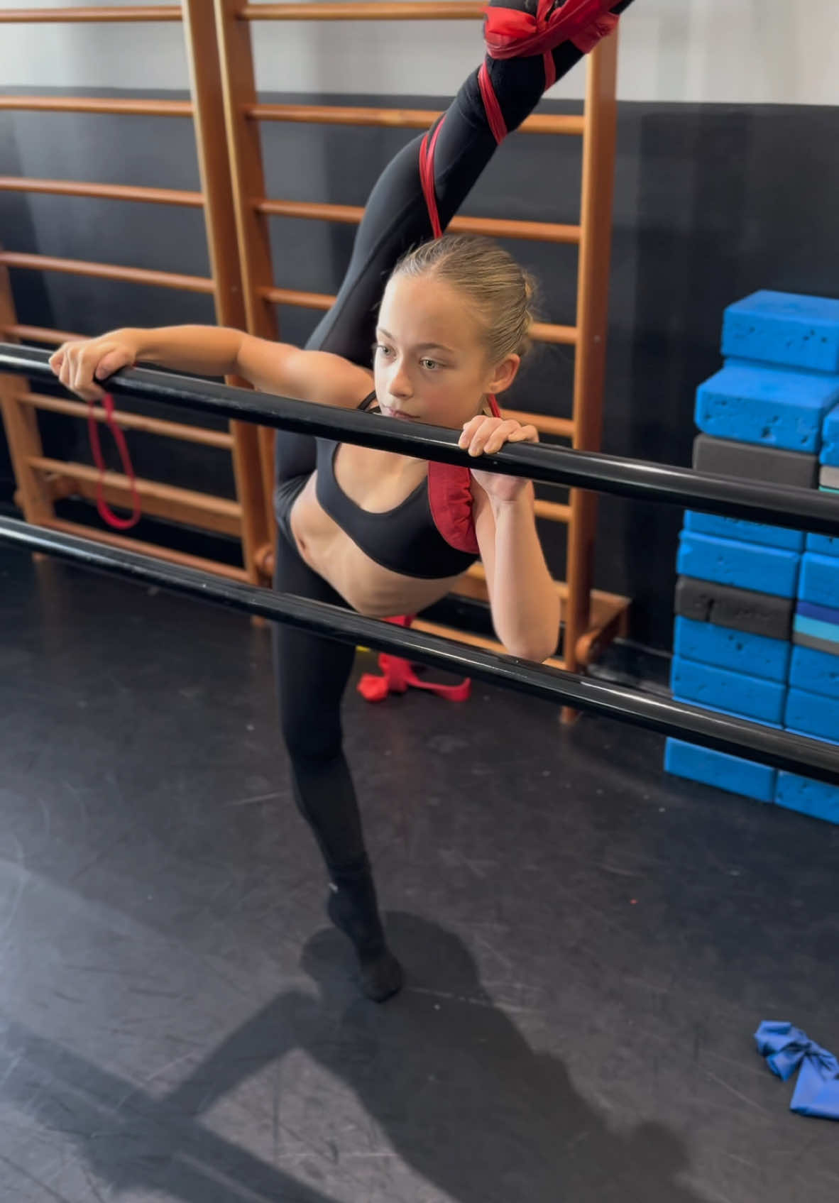 Bodytech Topic: Bodytech Flexibility - Technique Training Studio: Stars Dance Studio Trainer: Julian Info: Understanding your client’s unique capabilities is what sets an exceptional instructor apart from an average one. Here, Victoria showcases a series of exercises specifically designed to enhance her technique, flexibility, and strength. Given her naturally high level of flexibility, our focus is on developing sharper, stronger technical movements to elevate her overall performance. As an instructor, it’s crucial to assess your clients individually and tailor their training regimen to their specific needs and goals. Don’t just rely on standard technique training—dive deeper to create customized programs that unlock their full potential. #TechniqueTraining #FlexibilityTraining #StrengthTraining #DanceTechnique #CustomTraining #Biomechanics #AthleteDevelopment #PersonalizedTraining #DanceInstructor #TrainingTips #BodyTechMethod #DancerGrowth #StrongMovements #tailoredworkouts 