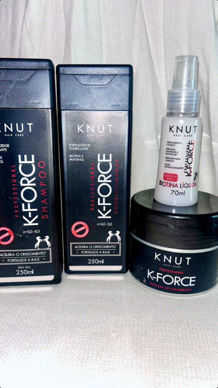Dica de amiga: Não é que o seu cabelo não cresce, é que você ainda não usa a linha K-FORCE da @knuthaircare 🖤 🫧  O segredo para o meu cabelo estar crescendo tanto em tão pouco tempo é a linha K-FORCE, totalmente desenvolvida para o crescimento dos fios. A linha contém biotina e pantenol que é essencial para o crescimento e fortalecimento dos fios, e além de todos esses benefícios ainda ajuda com a queda capilar! 😍 E é claro que a KNUT trouxe essa linha incrível para a black friday e comprando ela essa semana você garante 35% de desconto para ter o seu cabelo longo dos sonhos! ✨ Amiga, anota essa diquinha extra: Dia: 30/11 e 01/12 o site inteiro da KNUT vai estar em black com até 70% de desconto! 🤭 Corre e já garante o seu kit, que eu já garanti o meu! 🩷 #knuthaircare #knut #kforce #crescimentocapilar #foryou 