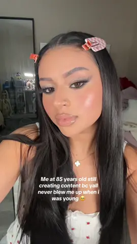 Pls follow this old women so she can live her dream 🥹🫶 #contentcreator #makeup #oldage #funny #pov 