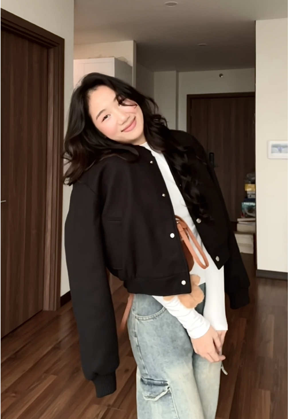 Trả lời @HoàiAnh đang niềng răng🥲  áo bomber ZR hot hittt lên ngay màu đennn cho ce tuiiii #thoitrangnu #xuhuongtiktok #fybシ #aokhoac