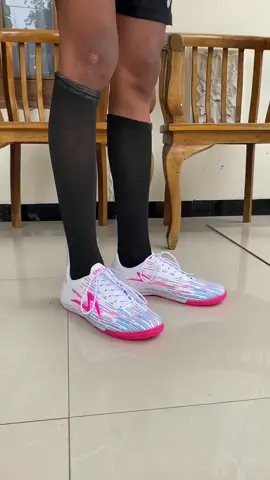 Ready size 38,39,40,41,42,43 ya sob #sepatu #futsal #sepatufutsal #futsalindonesia #sepatufutsal #sepatufutsalspecs 