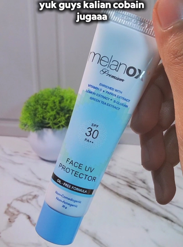 melindungi kulit wajah dari sinar matahari itu penting banget, aku pake dari @melanoxidn  cocok banget untuk pemakaian sehari-hari  #WujudkanCantikCerahmu #MelanoxIndonesia #glowmates