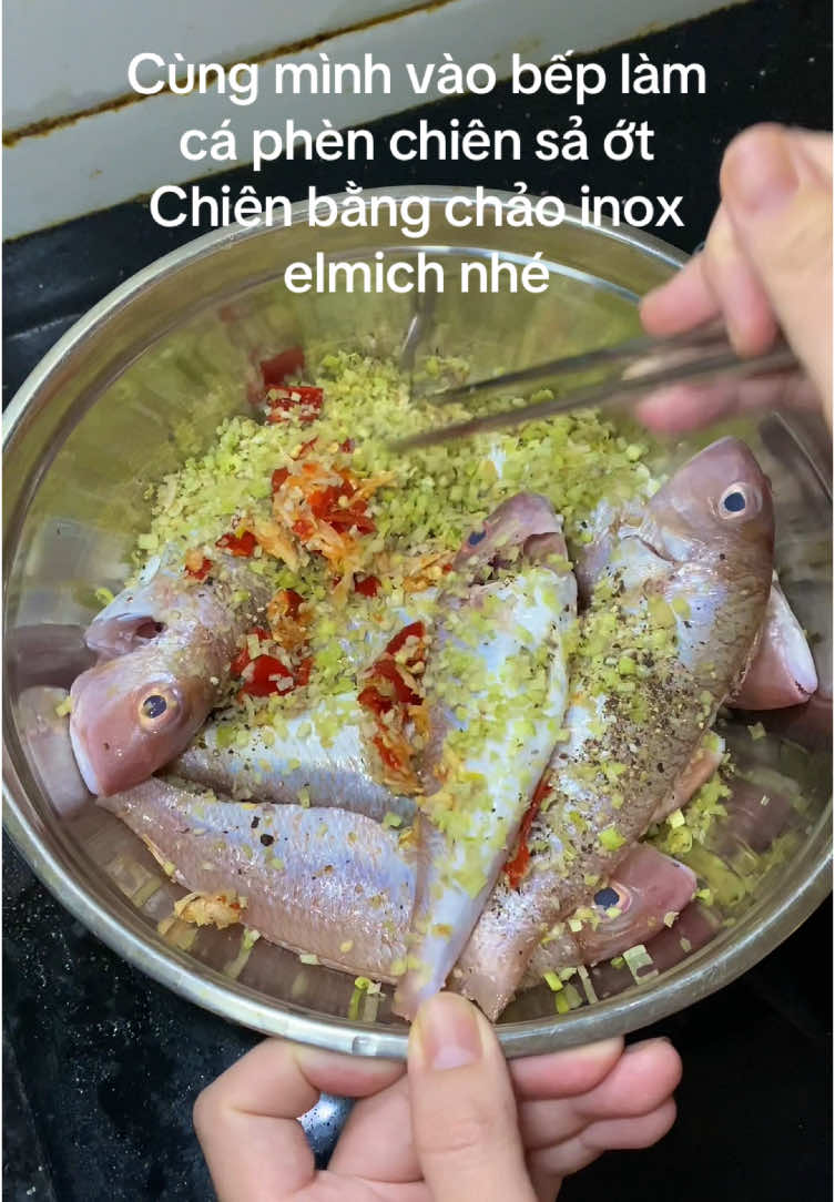 Hãy đầu tư vào sức khoẻ của bạn bằng cách đổi chảo chống dính trầy xước sang dùng chảo inox nhé #chaoinoxnguyenkhoi #chaoinoxelmich 