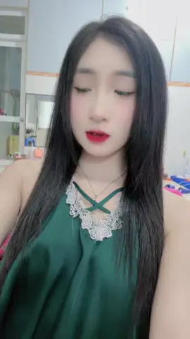 - Thanh xuân của em có rất nhiều người.... Đến lúc bạc đầu liệu có mấy người đến bên cạnh em!!! 