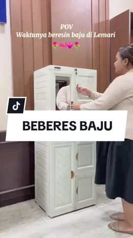 Waktunya beberes baju pake lemari dari Napolly. Lemari pakaian bertipe Mcab 46C iON dari Napolly. Lemari dengan warna putih mawar (puma) dan motif ikatan ion.  Mudah dibersihkan dan sudah knockdown system.  Dapatkan produknya hanya di keranjang kuning atau live tiktok ya.  #lemaribaju #lemaripakaian #lemarinapolly #napollyfurniture 