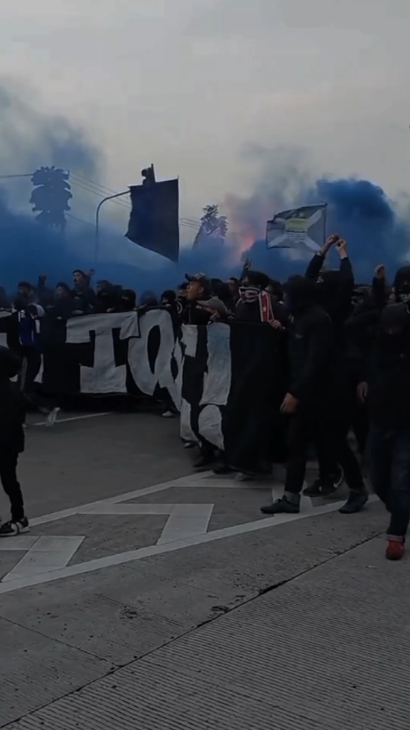 defeat them and go home brought 3 point day to Persib 💙💙#fypシ #fypdongggggggg #maungbandung💙🐯 #casualbandung #fcc #persibday 