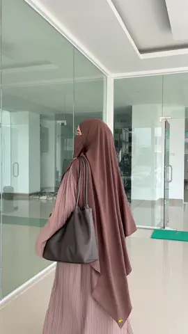 Nyampus today pakai qaaley pashmina warna frappucino🤎🥰 #foryou #pashmina #syari #muslimah #outfit #ngampus 