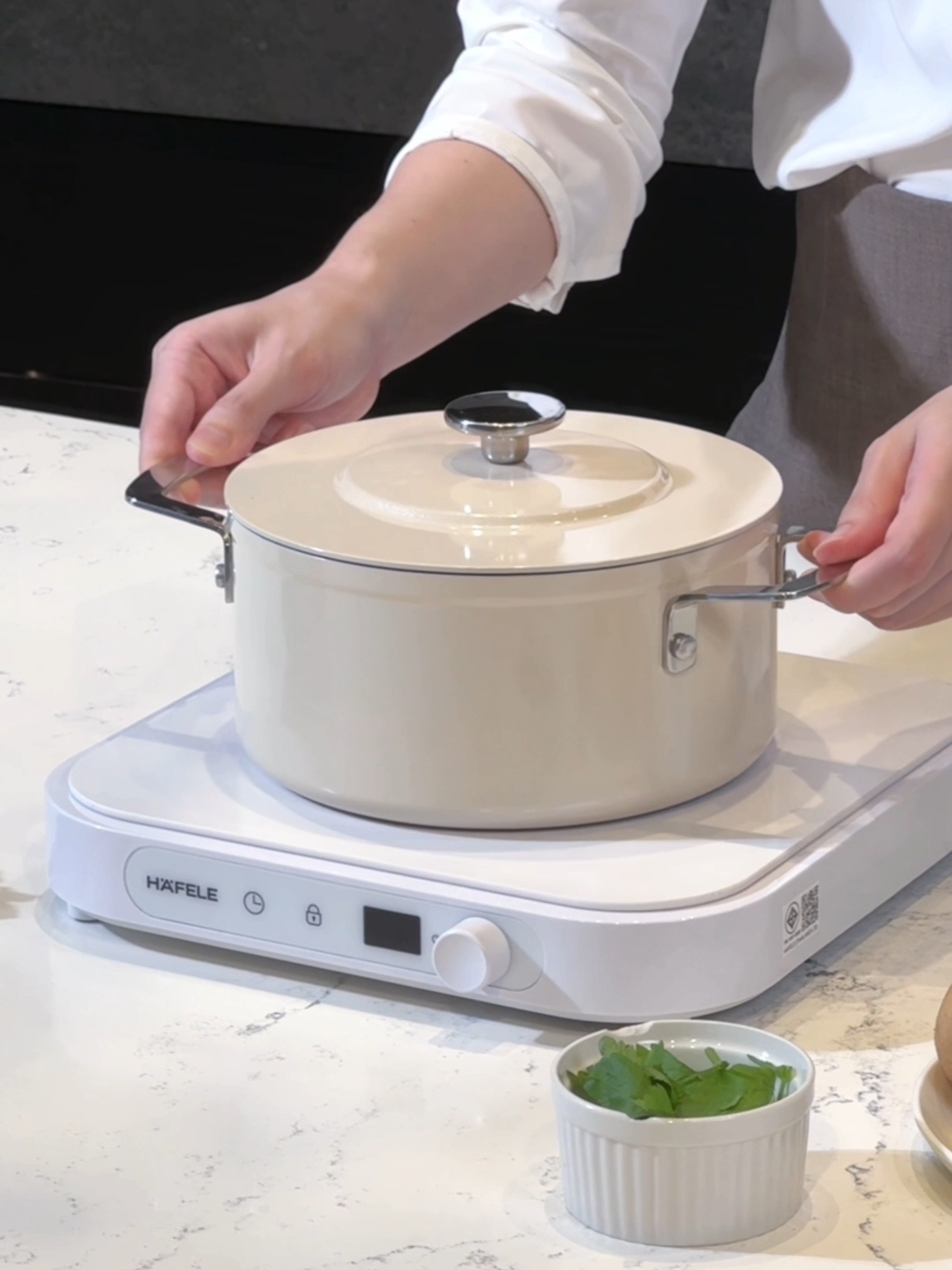 สายทำอาหารต้องถูกใจสิ่งนี้  กับเตาแม่เหล็กไฟฟ้าพร้อมกระทะปิ้งย่าง ทำได้ทั้งต้ม ผัด แกง ทอด หรือจะปิ้งย่างก็ทำได้ ทำได้หลากหลายเมนู #hafele #เฮเฟเล่ #hafelethailand #เฮเฟเล่ไทยแลนด์ #เตาแม่เหล็กไฟฟ้า