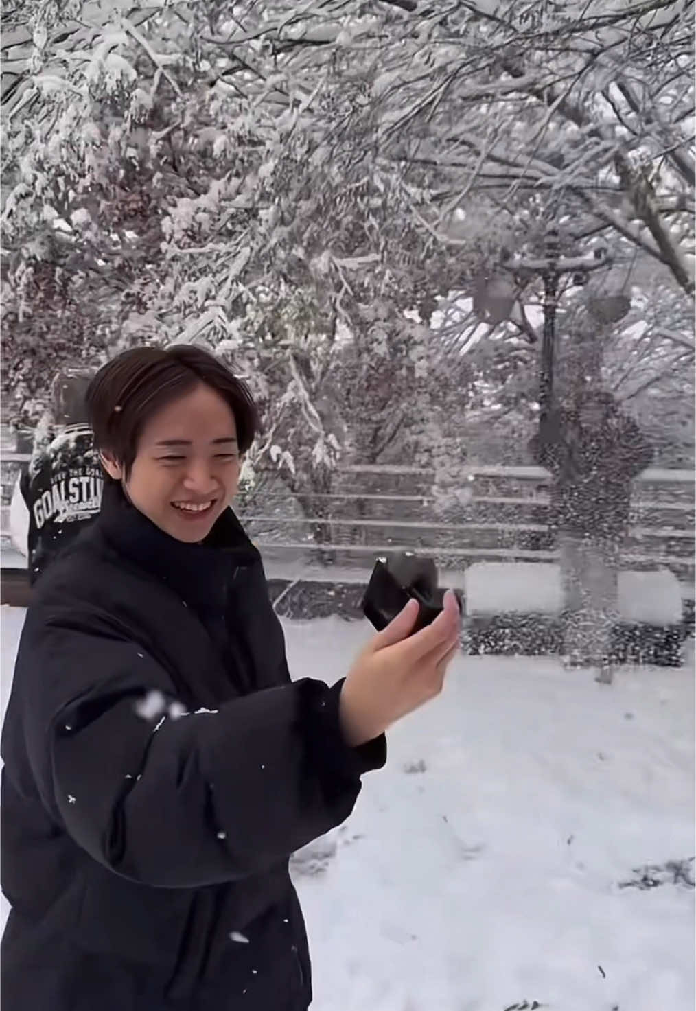 CONGB trải nghiệm tuyết đầu mùa cùng các bạn thực tập sinh ❄️❄️ Lúc nào cũm nhí nha nhí nhảnh hết í, siu iu cái năng lượng nàyyyy 🫵💖 Trời lạnh lắm đó, @CONGB - 콩비 ở bên uấy nhớ giữ ấm nhee🧣🧤 🫶 HÔM NAY ĐỪNG QUÊN V.O.T.E CHO CONGB CÁC BẠN NHÉ #CONGB #콩비 #CONGBStarlightBoys #StarlightBoys #스타라이트보이즈 #viral #xuhuong #foryou #fyp #NGUYENTHANHCONG #Mekongriver #功贝 