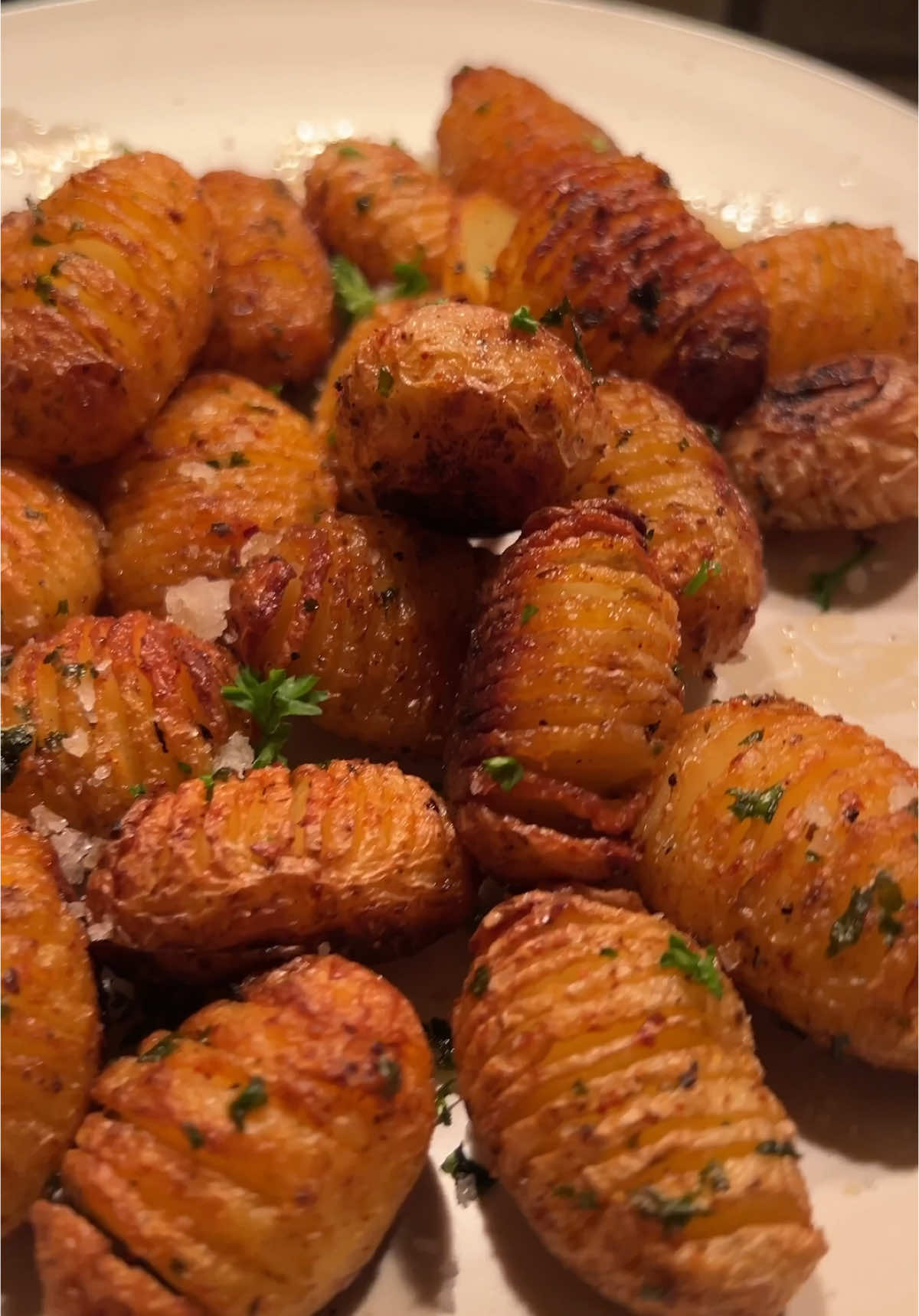 Hasselback Baby Potatoes 🥔  Ingredients 20–26 baby potatoes 3 tbsp vegetable oil 1 tsp garlic powder  1 tsp paprika 1 tsp gochugaru (Korean chili flakes) 1 tsp oregano Salt to taste For Garlic Butter 3–4 garlic cloves, finely chopped Handful of parsley, chopped 2 tbsp butter 2 tbsp vegetable oil Place the potatoes between two chopsticks and slice them thinly without cutting all the way through. Par-boil the potatoes in salted water for 5–7 minutes, then drain and set aside.  In a small pan, cook 3–4 finely chopped garlic cloves, a handful of parsley, 2 tablespoons of butter, and 2 tablespoons of vegetable oil over low heat for 5 minutes.  In a mixing bowl, combine 3 tablespoons vegetable oil, 1 teaspoon garlic, 1 teaspoon paprika, 1 teaspoon gochugaru, 1 teaspoon oregano, and salt to taste. Toss the par-boiled potatoes in the seasoning mixture until well coated. Arrange the potatoes on a baking tray and bake in a preheated 400°F (200°C) oven for 20–25 minutes.  Remove from the oven, brush generously with the garlic butter, and bake for an additional 20-25 minutes until crispy and golden. Serve hot and enjoy! ♥️ . . . . . . . . . . . . #asmr #hasselbackpotatoes #bakedpotatoes 