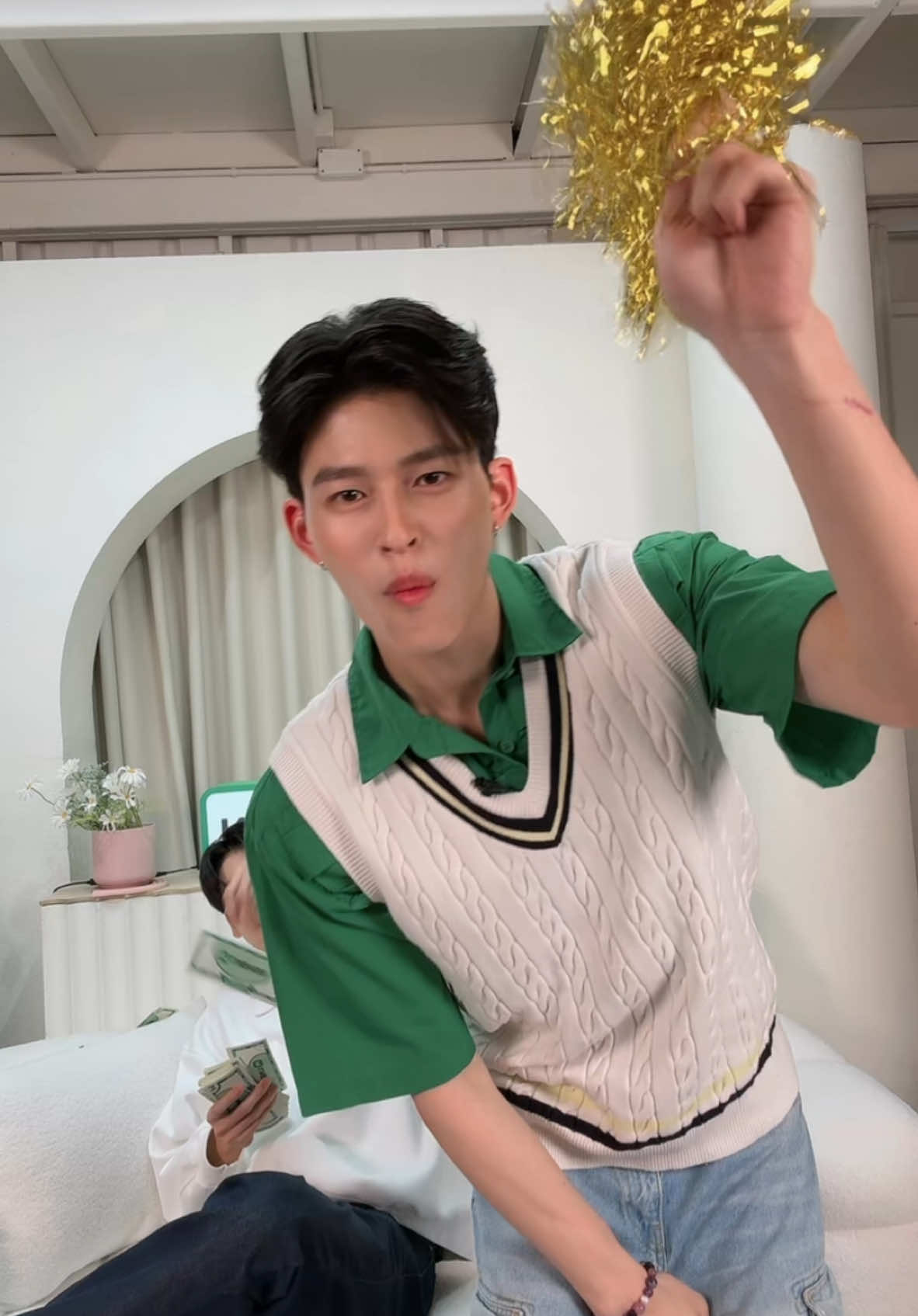 Stickyyy กับไลน์แมนครับ 💚 #LINEMANLYMPICxPondPhuwin@phuwintang 