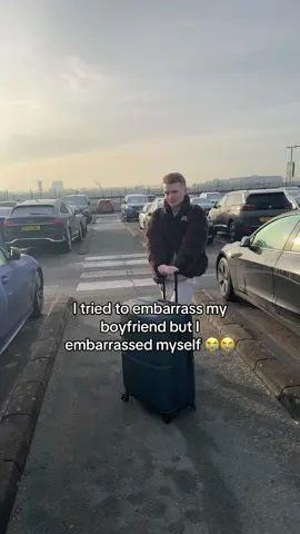 He HATES when i make him film me in public but this backfired as the bus moved 🤣🤣 also we are off to NYC for a week yay xx 