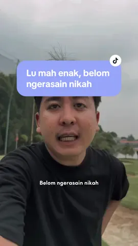 lagian siapa yang nyuruh lu nikah? wkwk. pusing ko ngajak ngajak awoakaakaka