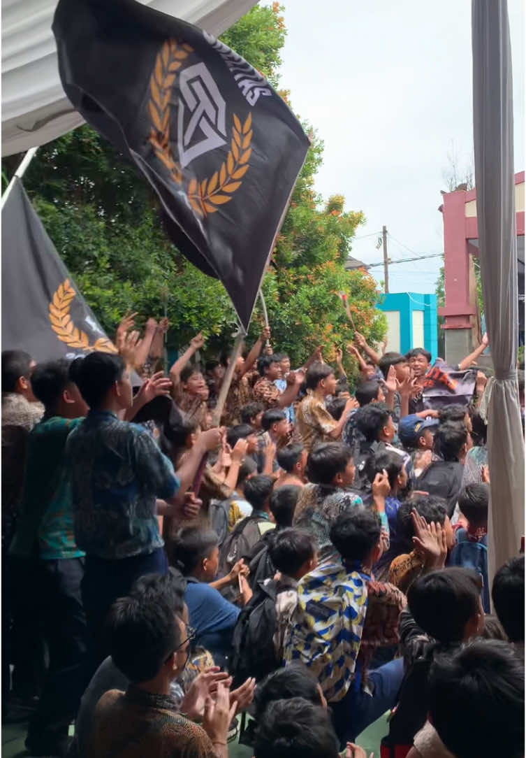jatuh cinta pada pengalaman pertamaku disini💖