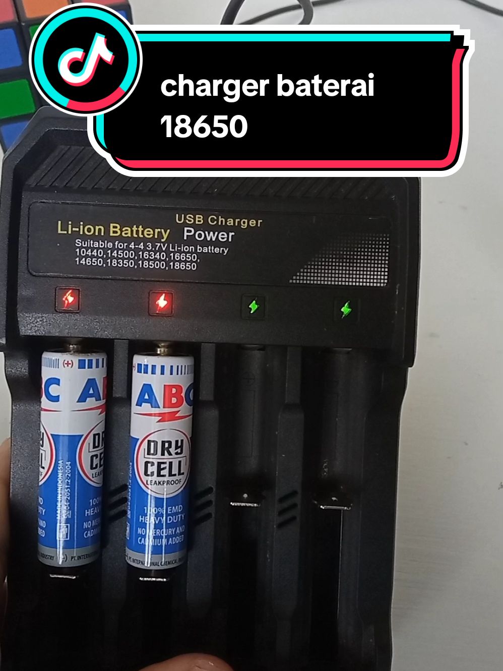 ternyata bisa mengisi baterai biasa #ChargerBaterai18650 #ChargerUniversal #ChargerBateraiUniversal #AlatIsiUlangBaterai #PengisiDayaBaterai #ChargerUniversalOriginal