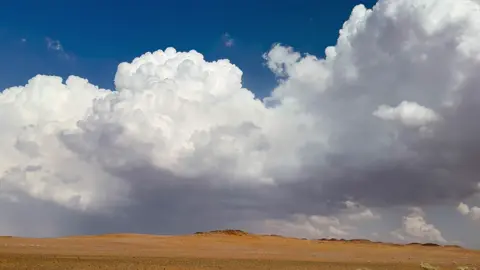 اللهم اسقنا الغيث🤲🤍🌧️#تصويري📸 #اكسبلورexplore #الشتاء ##الطويلل🌨️⚡️ #ترندات_تيك_توك 