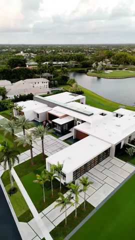 We recently toured this incredible home in Florida, by Architect Ralph Choeff - full tour is on our YouTube channel! 😍🎥 #theluxuryhomeshow #housetours 