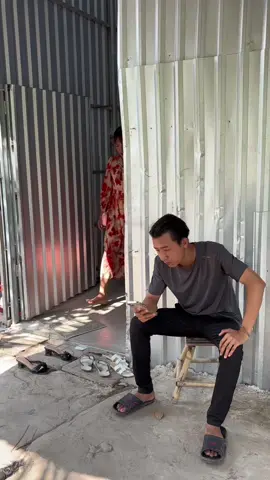 Thà nó tôn trọng gia đình nó , chứ gia đình mình nó coi không ra gì #tuncuibap2 #tunthitrewiu 