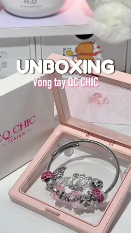 Vòng tay nhà QC Chic siu xinh mà hạt dẻ quá chừng #vongtay #qcchic #vongtaycharm  #muataitiktokshop #sandealthantoc 