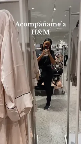 Acompañame a visitar la nueva tienda de @H&M H&M en Agora Mall.🥹💖✨ #hm #hym #hmagora #hymrd #agoramall #Vlog #undiaconmigo #undiaconmigovlog #adayinmylife #adaywithme #adaywithmevlog 