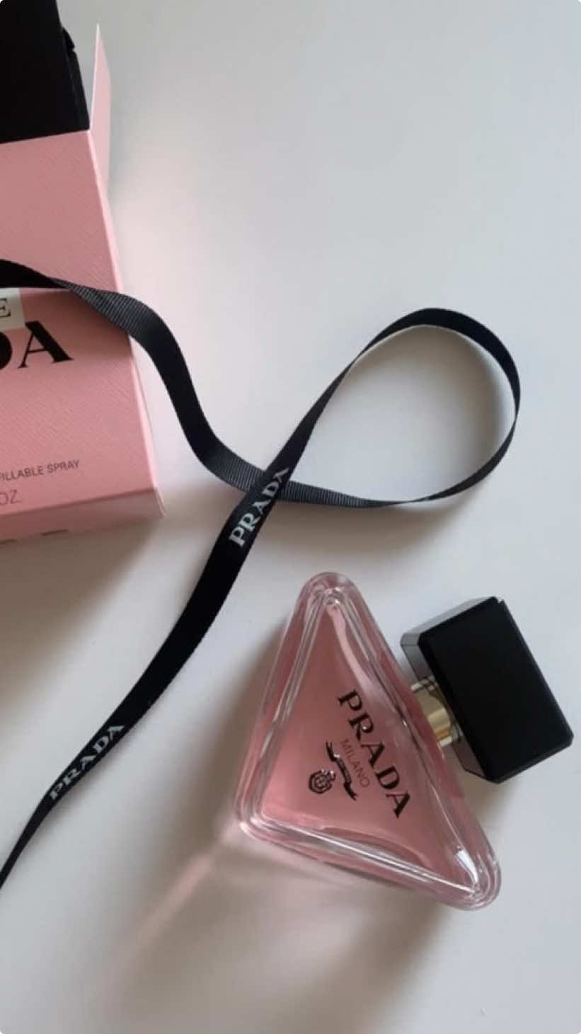 Prada paradoxe🫧🖤 #prada #vaiparaofy #perfumefeminino #perfumeimportado #parfum #perfumetiktok #perfumes #girltings 