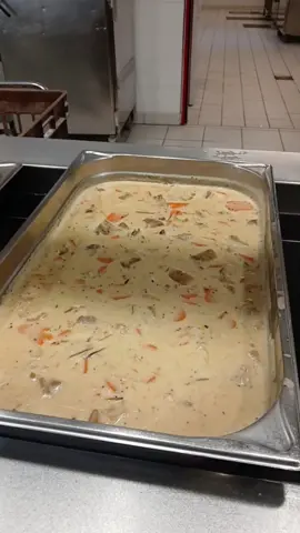 Blanquette de Veau faite Maison, Choux Fleur BIO Béchamel...#regionoccitanie #faitmaisoncuisine #cuisinecollective #lycée #ariège #bio #antigaspi #pourmesélèves @raknor50 @Guillaume Le Cantinier🍄 @Jean Paul Terrusse @Le Serpent 🐍 @Lecantinierdu40 @Gourmetokchef 