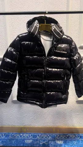 DOLGE&GABBANA PARLAK MONT MODELİ STOKLARDA!!#parlakmont ##dolgegabana #mont#fashion #trendmodeller #streetwear 