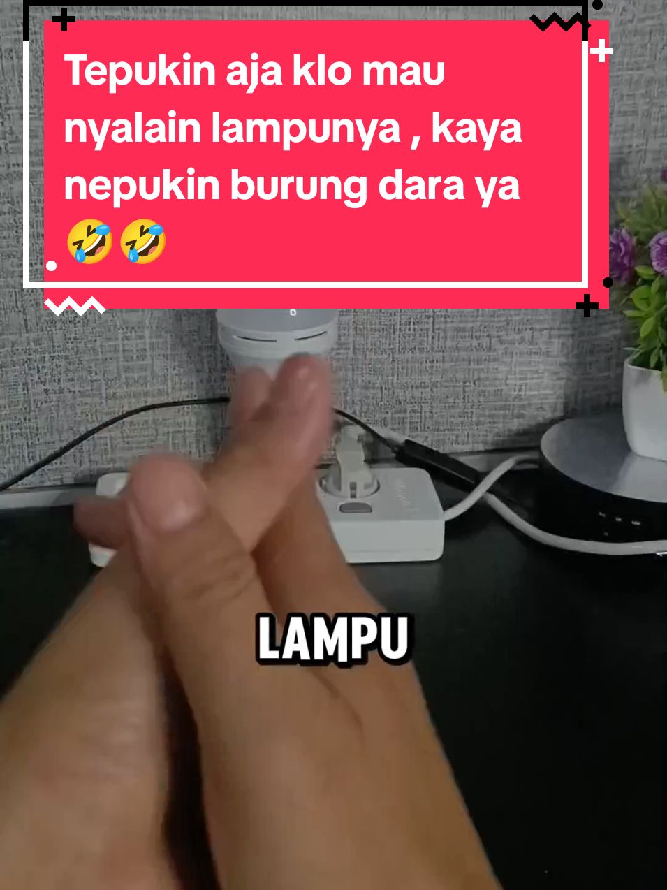 Kalo mau simple tinggal tepuk tangan aja lampu langsung otomatis menyala, jadi kan ga harus pencet2 saklar . #lampusensorsuara #lampusensortepuktangan #smarthome 