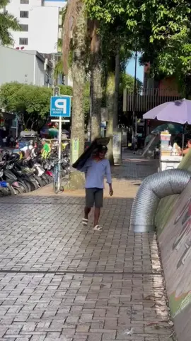 The mysterious duct distracted level 🤣 #funny #funnyvideo #funnyvideos #funnymoments #prankvideos #pranks #funnyprankvideos #prankvideo #funnypranks #funnyprank #fyp
