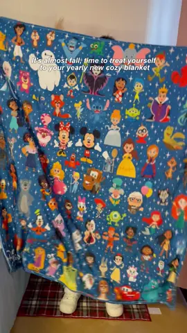 My daughter love it so much 🎄💕#christmasgiftideasforher  #giftgiving #cute  #blanket  #getcozy  #cozyseason   #tiktokshop  #tiktokmademebuyit  #giftideas  #tiktokshopblackfriday #cartoon #cartoonblanket #sosoft #cute #blue #all#christmas #hunting #christmasblanket