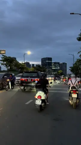 Anh nhớ Sài Gòn, nhưng là Sài Gòn năm xưa #SGBuon #Shippertudo 