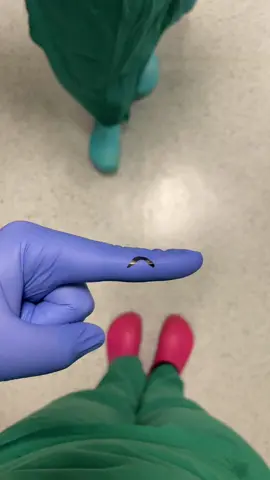 #dontworrybehappy #happy #op #spass #spassmusssein #feierabend #arbeit #krankenhaus #hospital #smiley #work #behappyandsmile #nurse #nurselife #ota #operationstechnischeassistentin #handschuhe #blau #löningen @sarahludlage3 