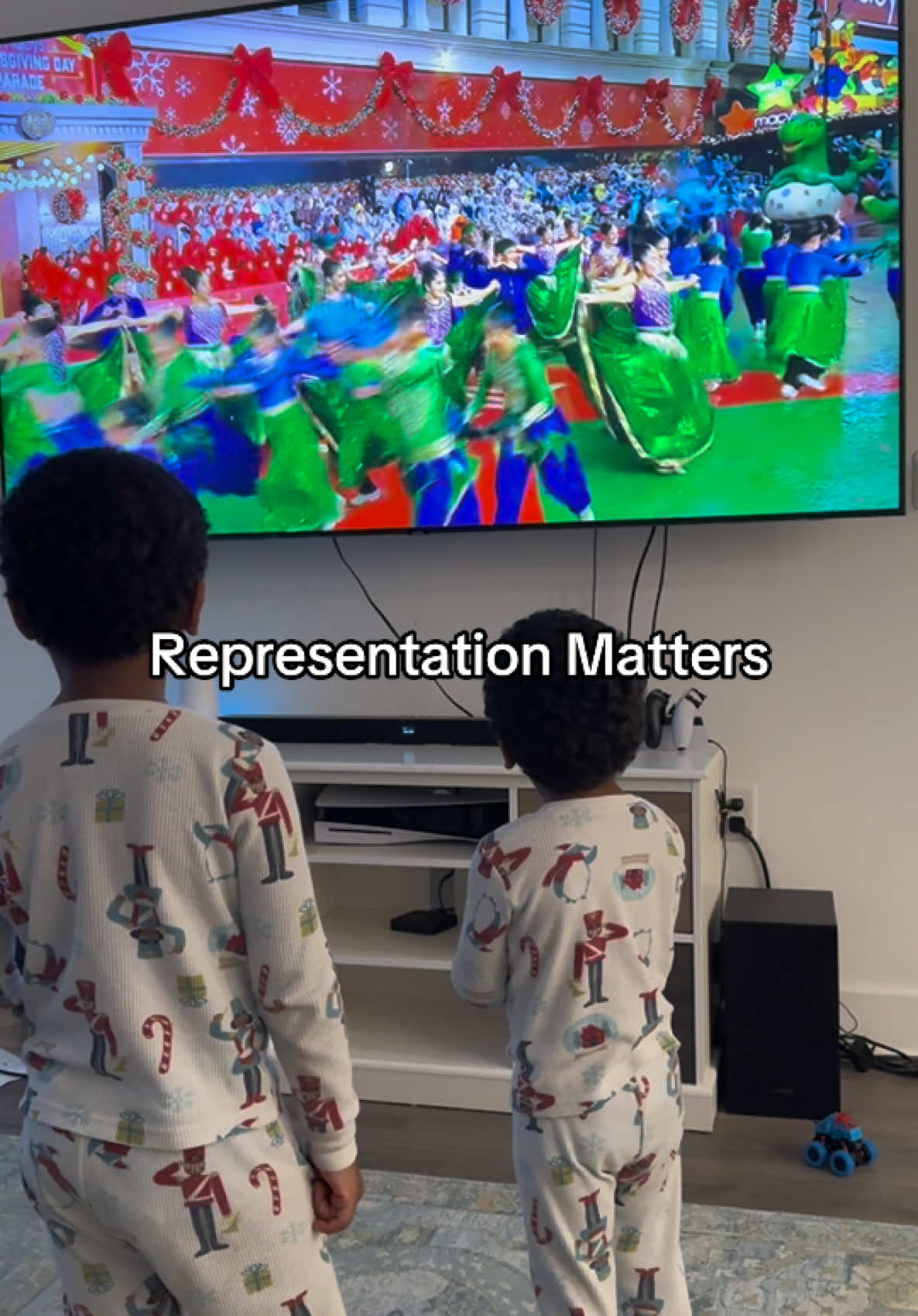 Growing up, I never used to see an Indian performance at the Macy’s Thanksgiving Day Parade. I’m so glad the kids get to see this representation! I do wish they had chosen a non-religious song and kept it more neutral. #amudancecreation #representationmatters #representation #bollywood #macysthanksgivingparade #macys #macysthanksgivingdayparade2024 