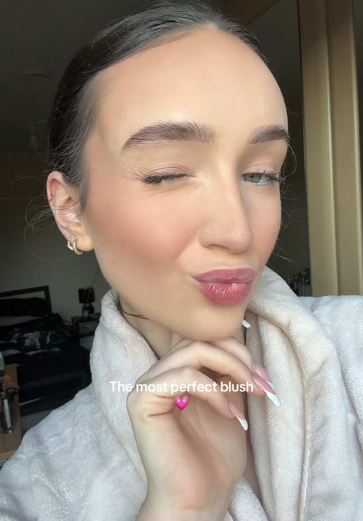 Shade ‘HOPE’ @Rare Beauty  #rarebeauty #rarebeautyblush #rarebeautymakeup #blush #blushhack #makeup #makeuptips 