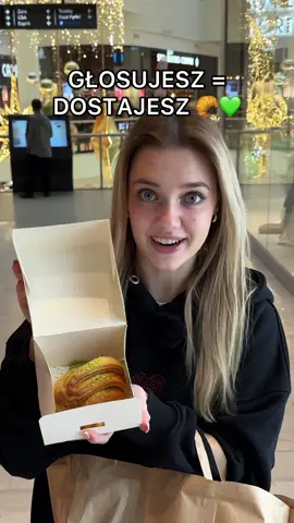 Można głosować codziennie! A ty już dzisiaj głosowałeś? 🧐 link w bio! 💚 #tiktokawardspolska 