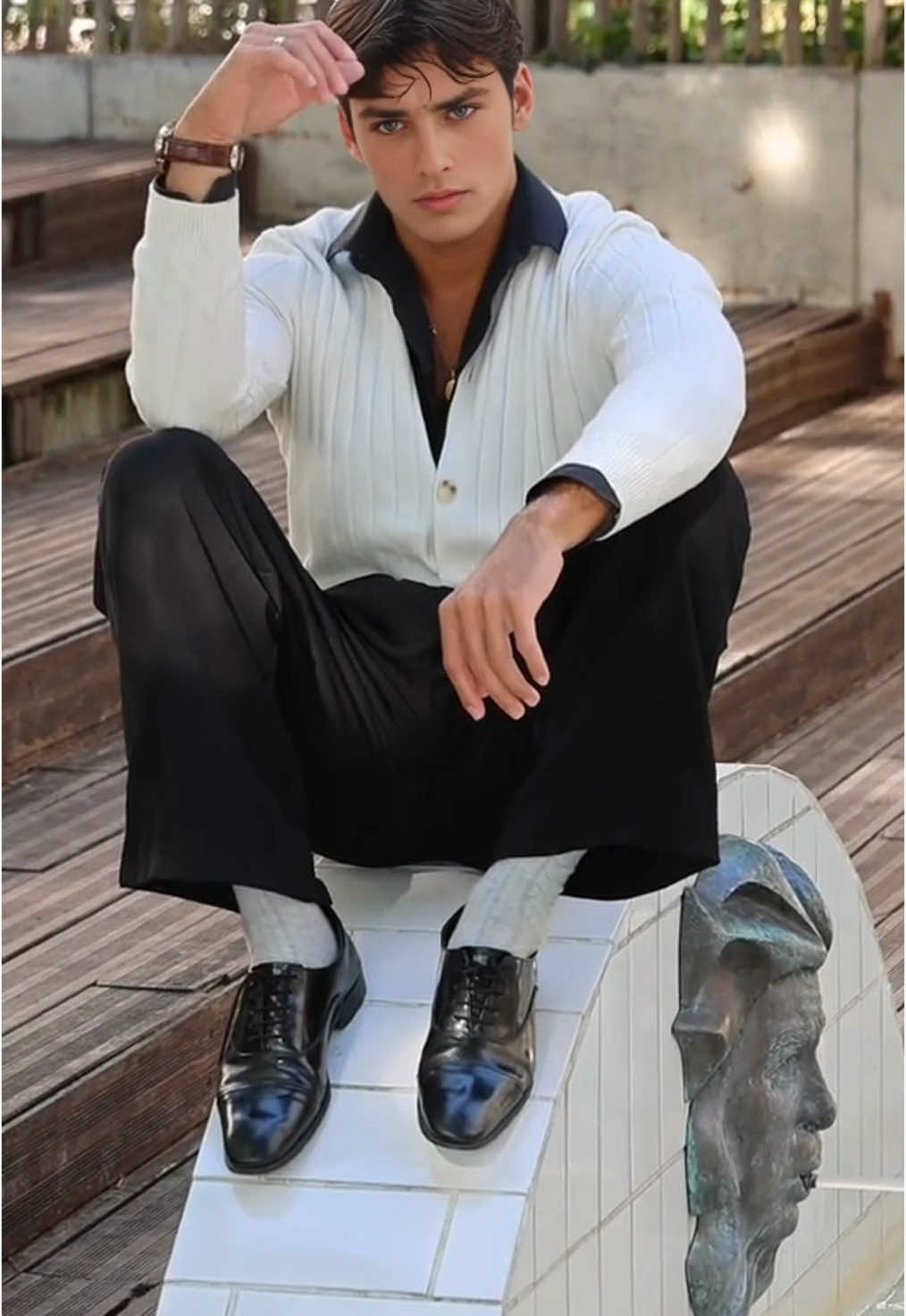 I’m right here waiting for you ! #malemodel #vintagefashion #waitingforyou #waitingforlove 