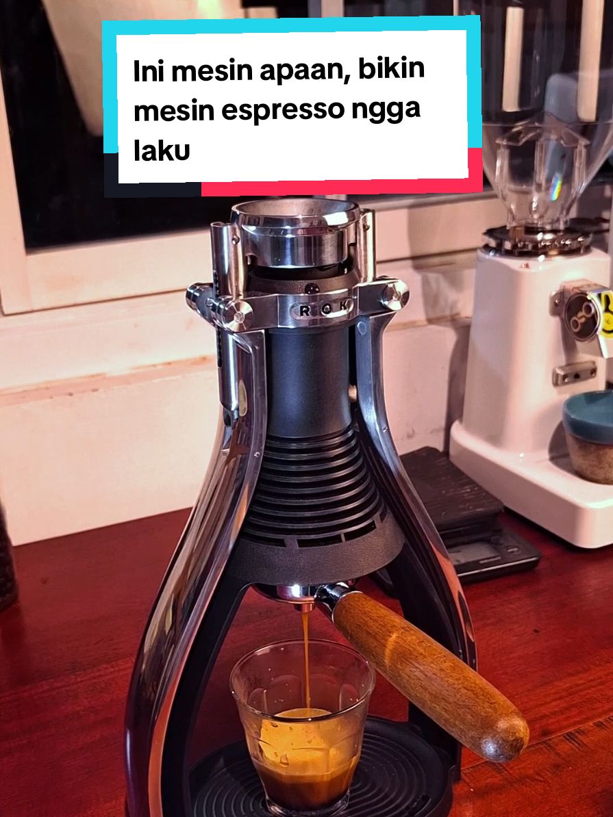 ‼️ Solusi praktis buat kamu yang pengen ngopi ala barista di rumah atau kedai kecil ‼️ ☕ Rok Presso Smartshoot: Efisien, stylish, dan hasil espresso super JOS! Cremanya tebal, rasanya kaya, tanpa ribet! 🌟 Cocok untuk home brewer & kedai minimalis yang butuh alat berkualitas tanpa makan tempat. ➡️ Penasaran hasilnya? Langsung cek videonya, dan bikin espresso sesempurna ini di rumahmu! #RokPresso #HomeBrewerLife #EspressoManual #KopiRumahan #FYP #KedaiMinimalis #kontekstualkopi #coffee 