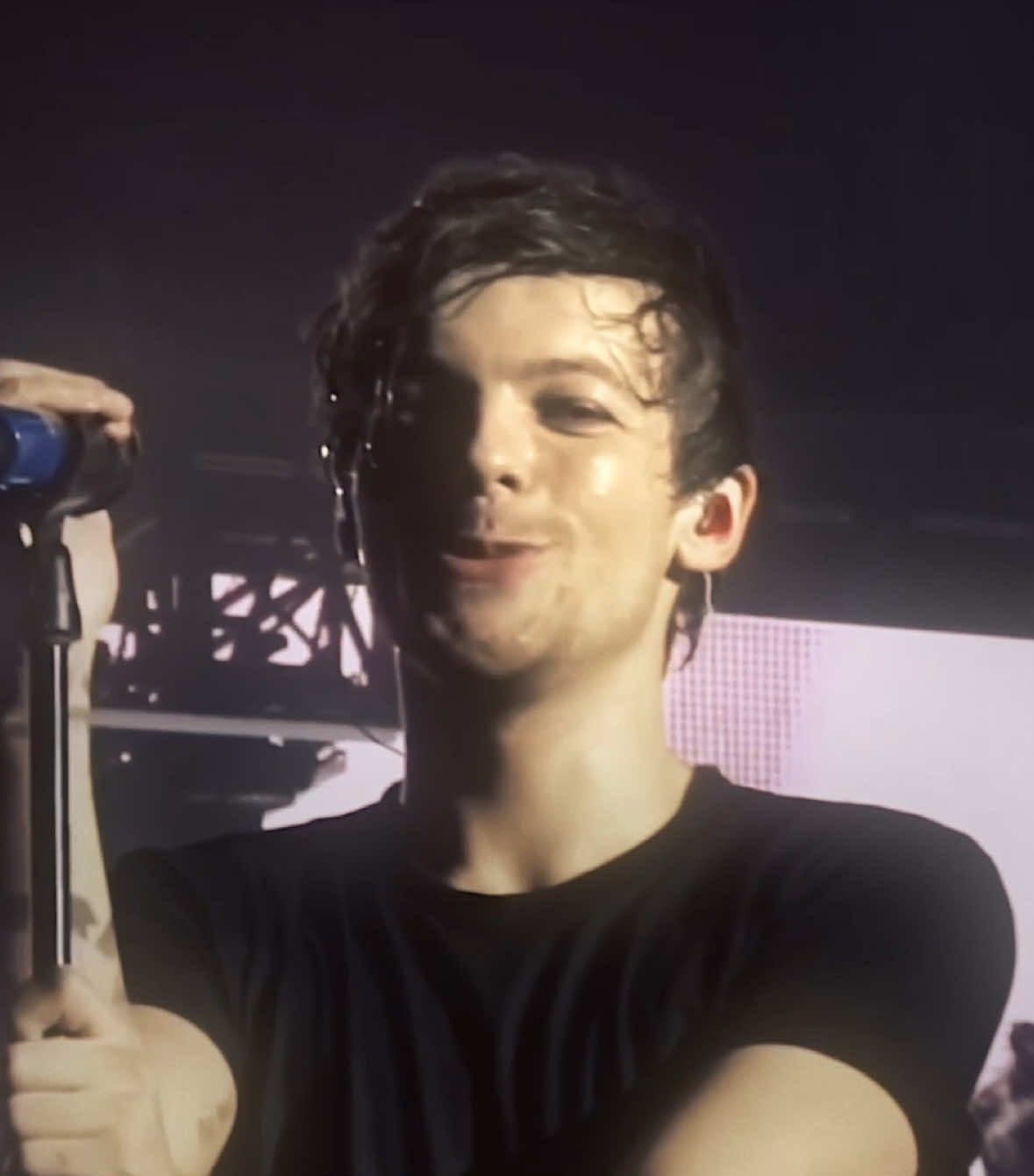 who can hear american louis singing?? IB:  @wiseheaart #louistomlinsonedit #louistomlinson #onedirectionedit #onedirection #fyp 