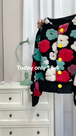 Like###tiktokshopblackfriday #tiktokmademebuyit #spotlightfinds #warm #cardigan#cute#winterfashion 