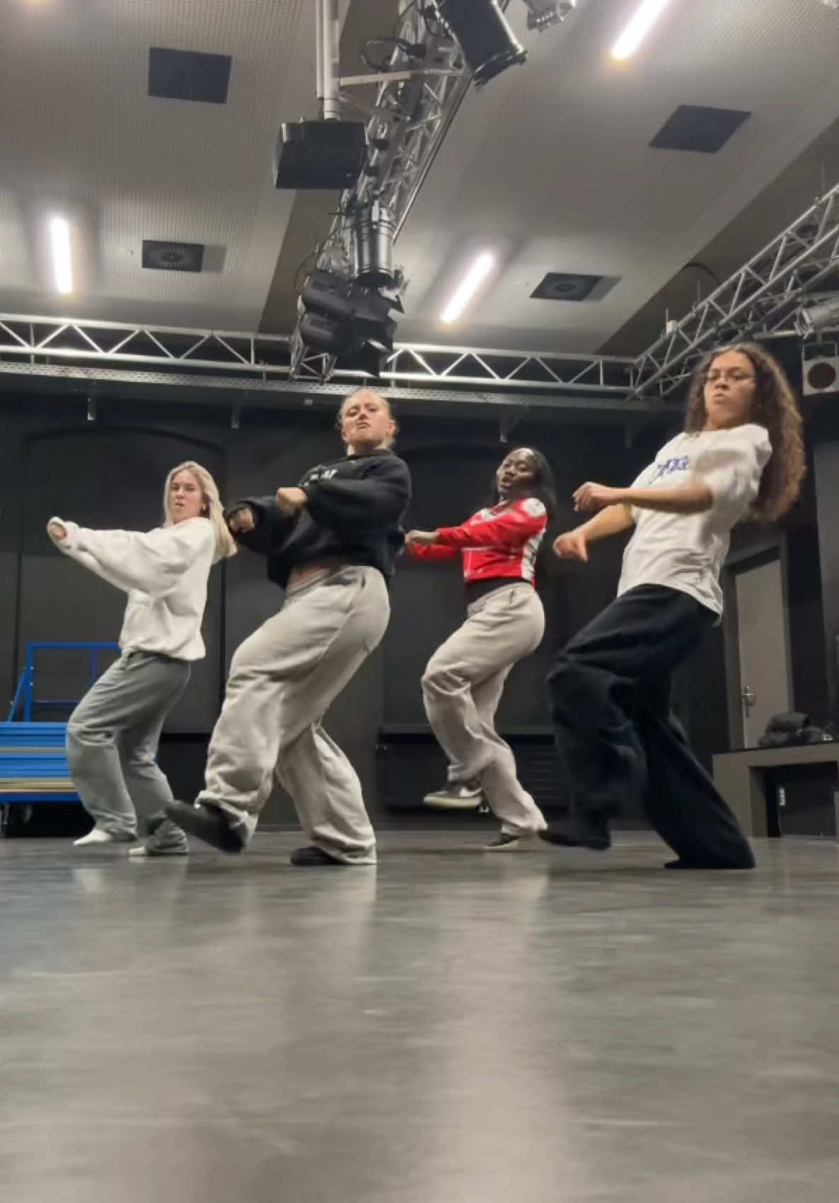 eugh eugh🔥😝  dancers: @melanie.br @aliya @steffi ;) @bębęw | dc: @CULLERZ  #dance #dancechoreography #dancestolearn #dances2024trends #hiphopdance #dancing #dancetok #hiphop #hiphopdancing #hiphoptok #crew #offmask #hiphopdancecrew #dancinghiphop #dancecrew #hiphopcrew 
