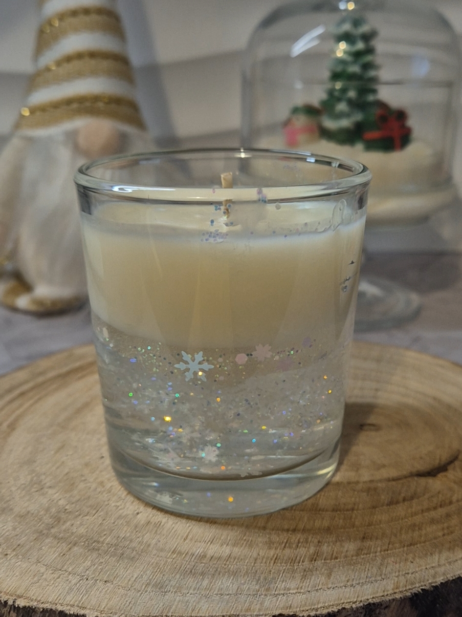 Pourquoi le monsieur se met à parler avec l'accent espagnol tout à coup ? 😂 #bougiebouledeneige #creation #paillettes #aesthetics 