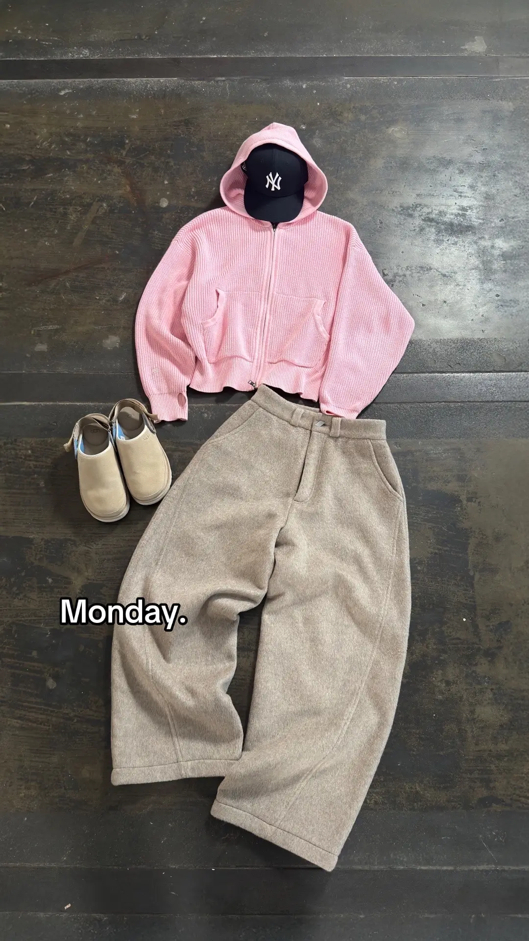 ONLINE NOW. Best outfit rotations you might’ve seen on TikTok to rock this week🤝🏼 #outfitinspo #outfitoftheday #whatiworetoday #streetwearstyle 