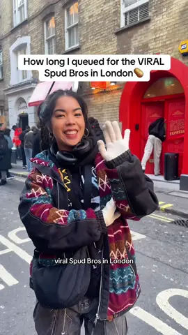 How long I queued for the VIRAL Spudbros in London with @Savannah Gracey @spudbros 🥔🫶 #spudbros #spudbrosexpress #londonfoodie #londonfoodspots #jacketpotato #bakedpotato #jacketpotatowithcheeseandbeans #angelinacertified 